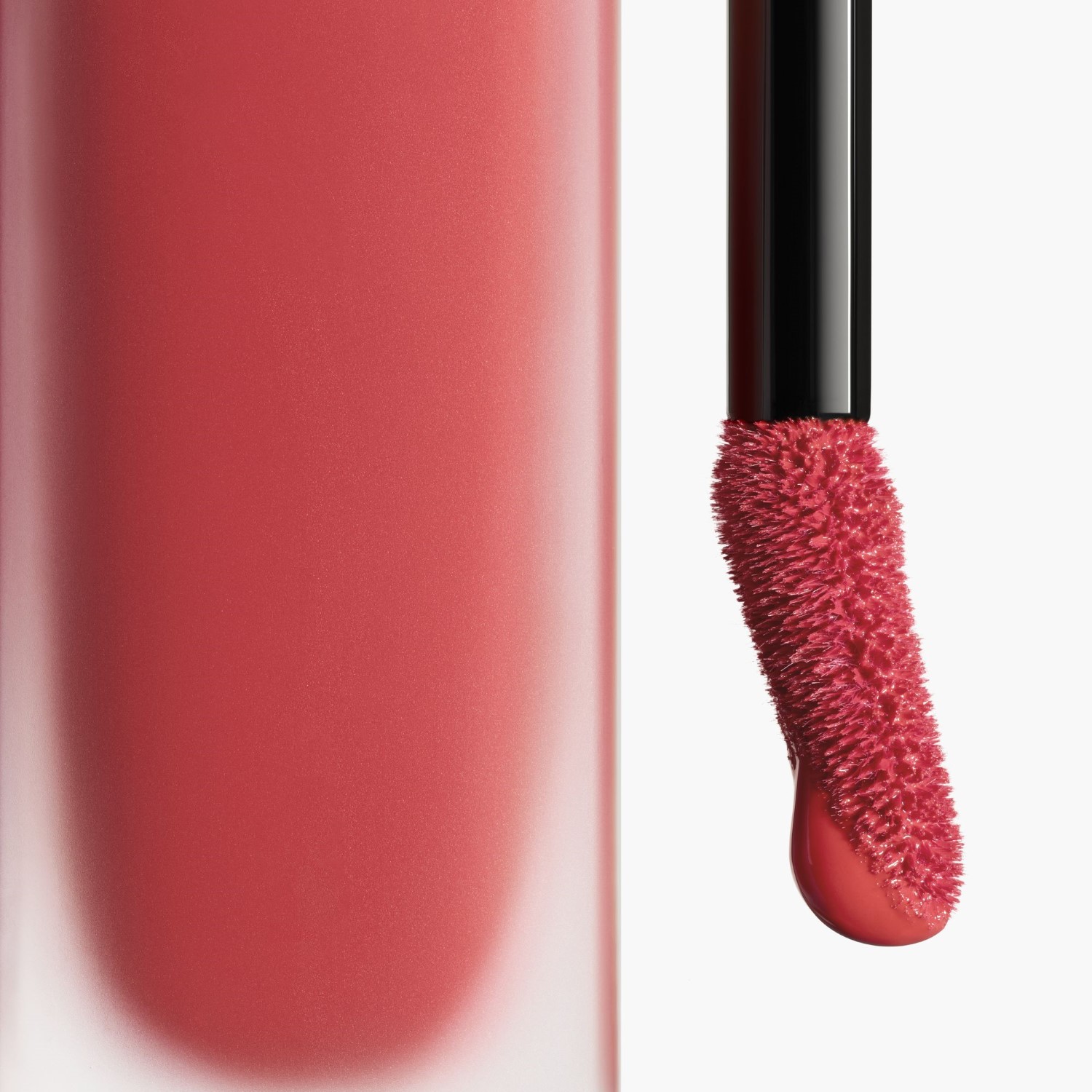 LA BARRA DE LABIOS LÍQUIDA MATE INTENSA DE LARGA DURACIÓN